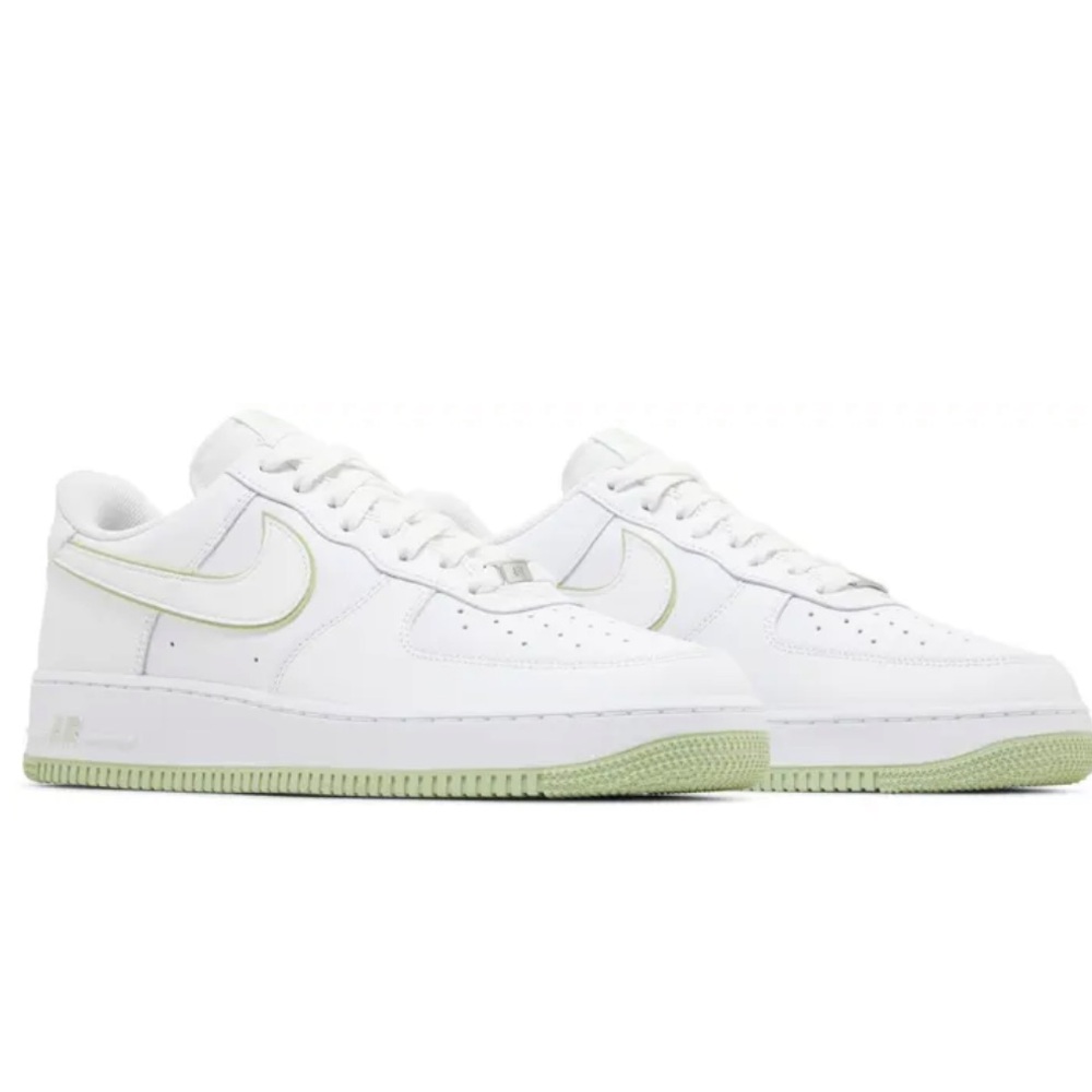 Nike Men's White and Green Sneakers